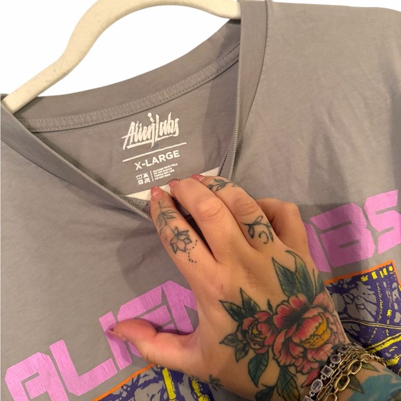 Aliens Labs Gray & Purple Graphic T-Shirt | Size XL - Picture 3 of 6